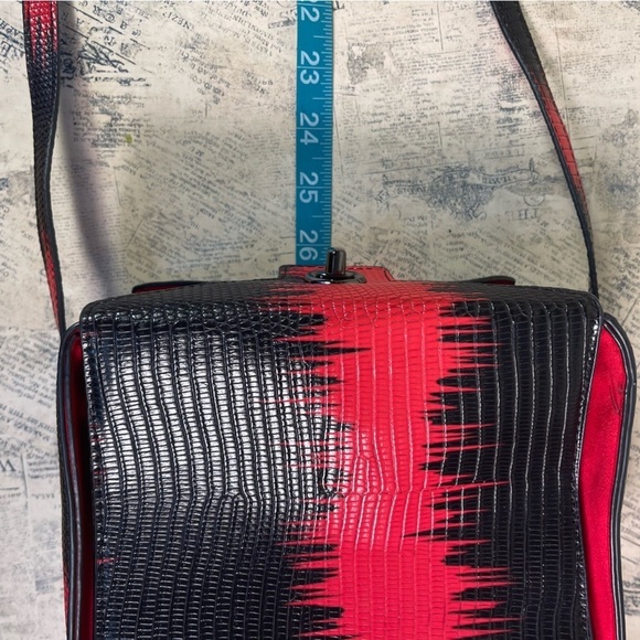 Sondra Roberts Square crossbody red and black bag - Picture 12 of 13